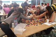 Atelier Lego en entreprise animé par MadCityZen pour encourager la collaboration. | © MadCityZen